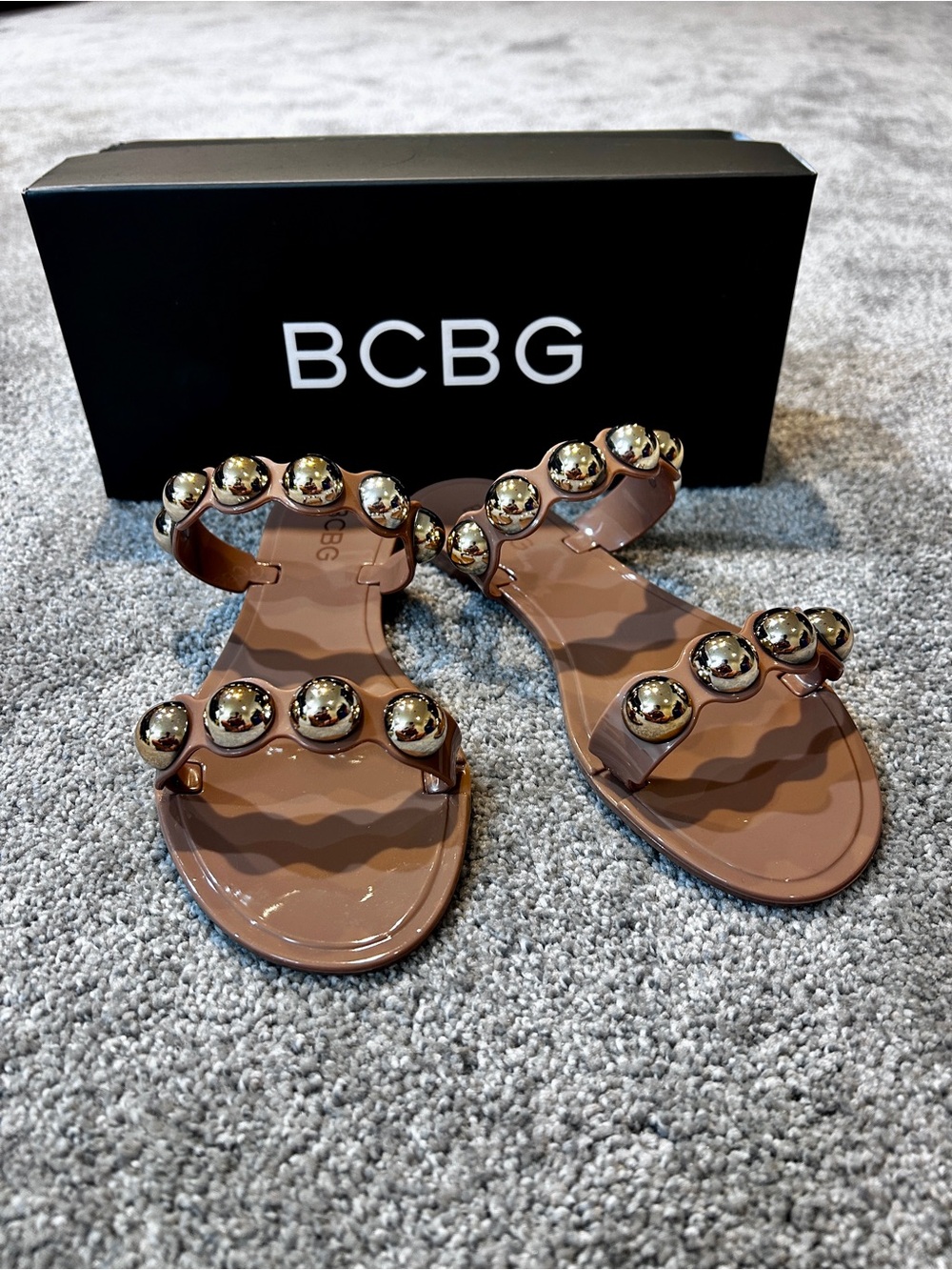 BCBG Sandals 7M Womens Mocha Gold Oversized Studded Accent Balls Jelly Slides